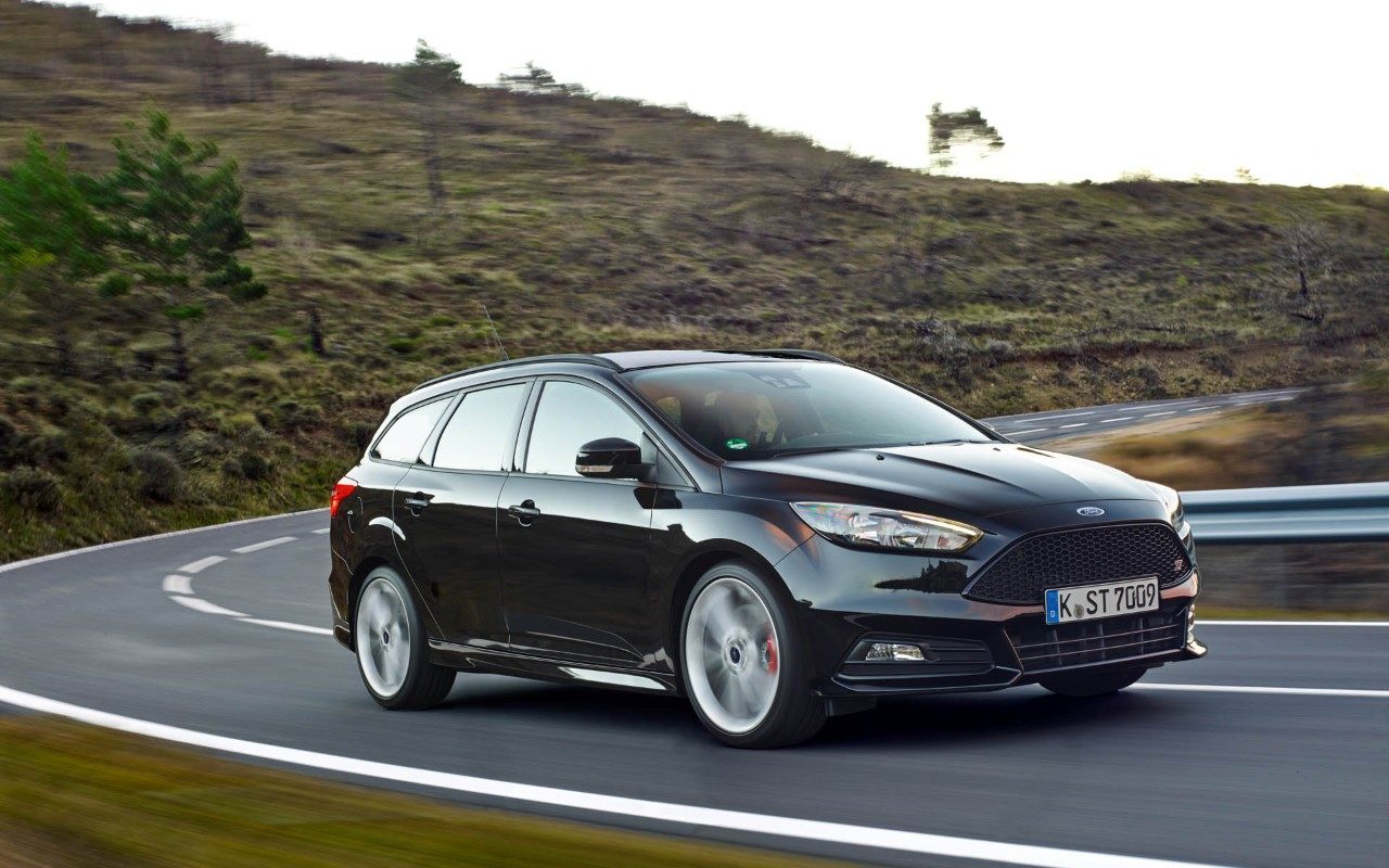 2015_ford_focus_st_wagon_black_edition.jpeg