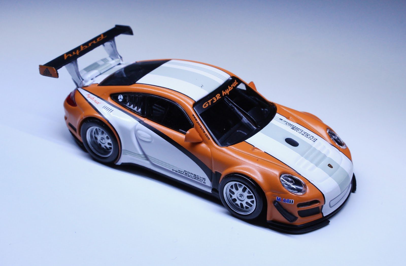 Porsche+911+GT3R+Orange_1.jpg