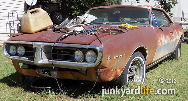1967_Pontiac_Firebird_400_junkyard_sale.jpg