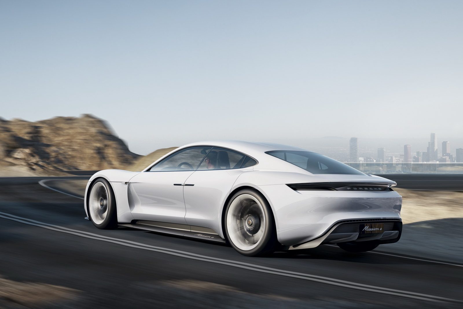 2015-PorscheMissionE-02.jpg