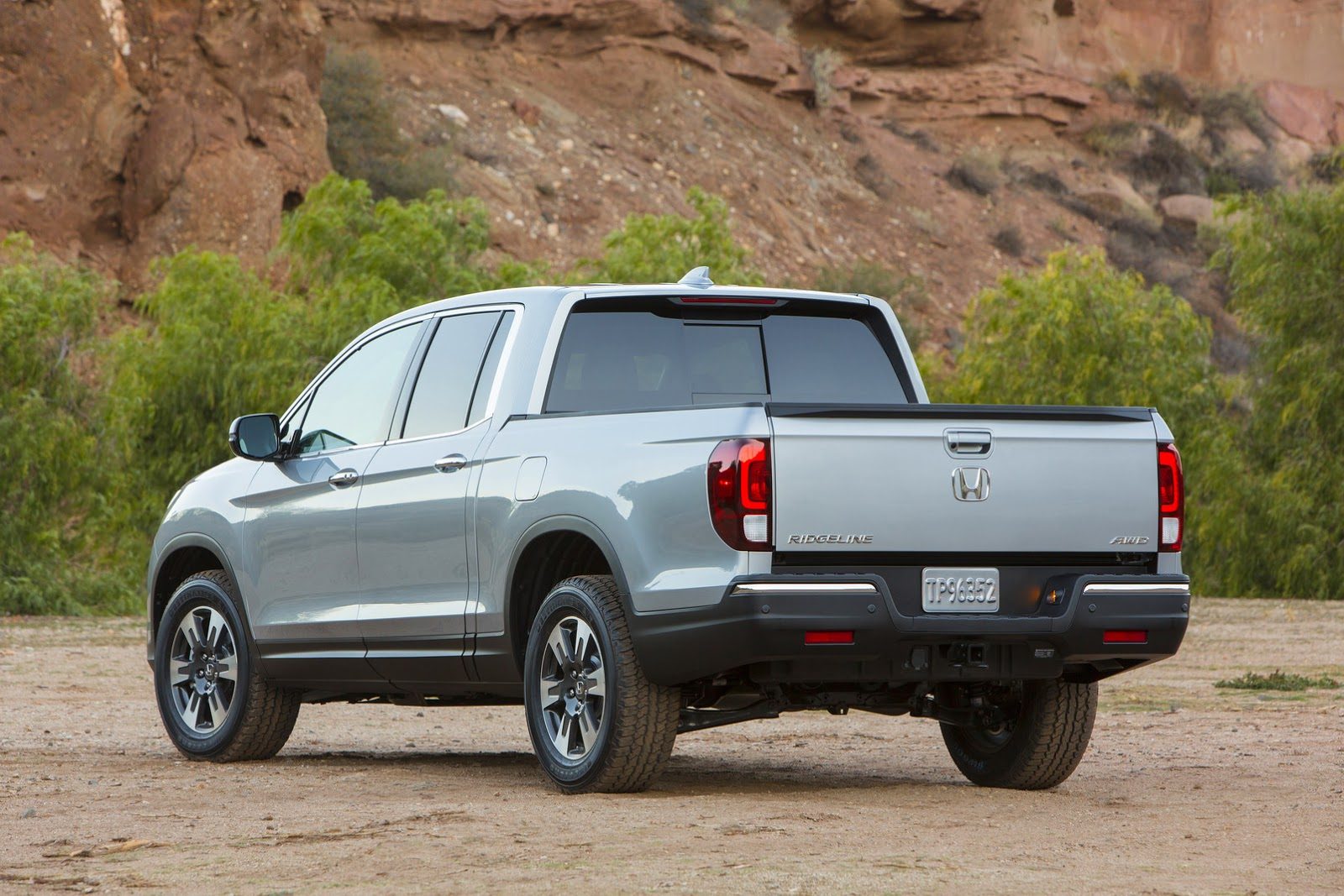 2017-Honda-Ridgeline-3.jpg