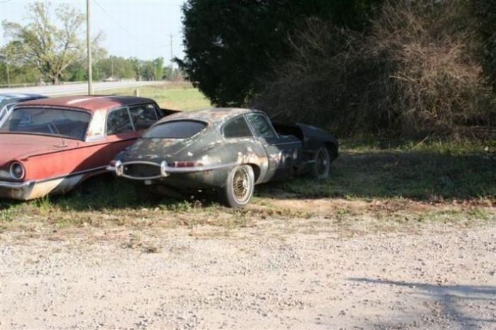 abandoned_supercars_35.jpg