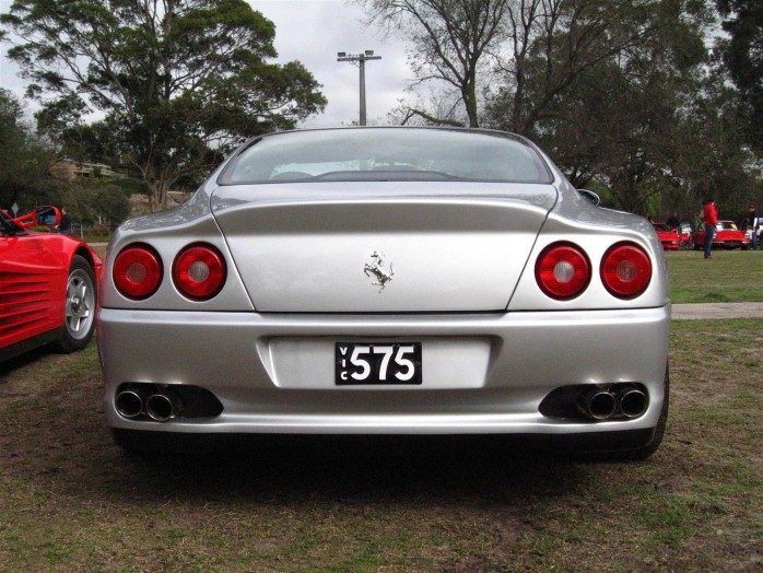 md_Ferrari_575M_Maranello_-_heritage_plate_575_-_rear_(Ferrari_Concourse,_Como_Oval_North,_Toorak,_1_April_2007).JPG