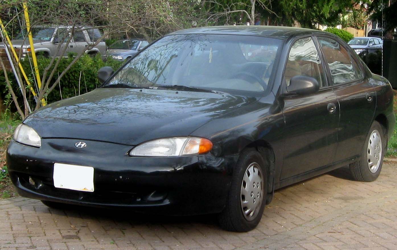 hyundai-elantra-ii-1996-pics-196676.jpg