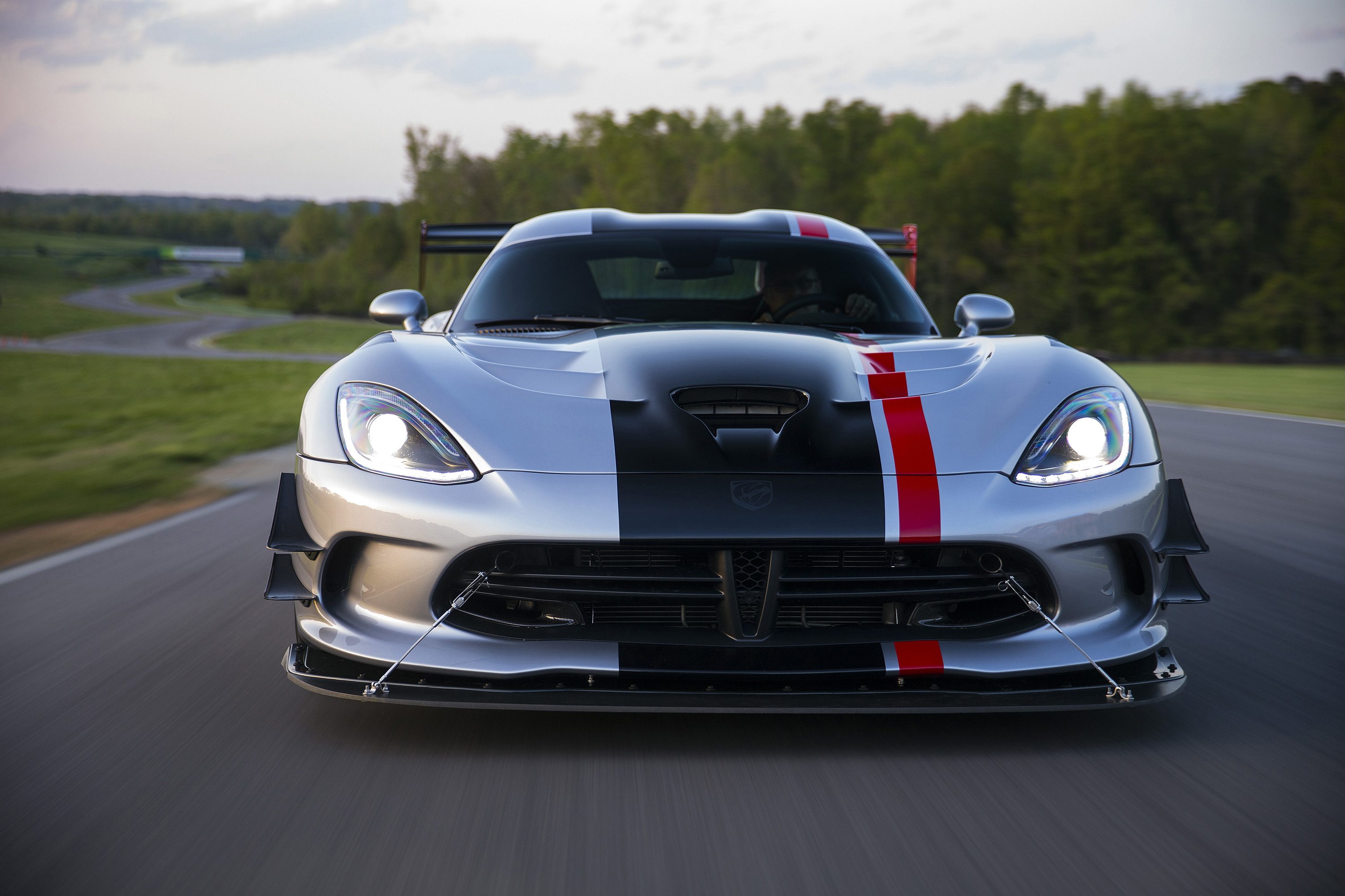 2016-Dodge-Viper-ACR-4.jpg