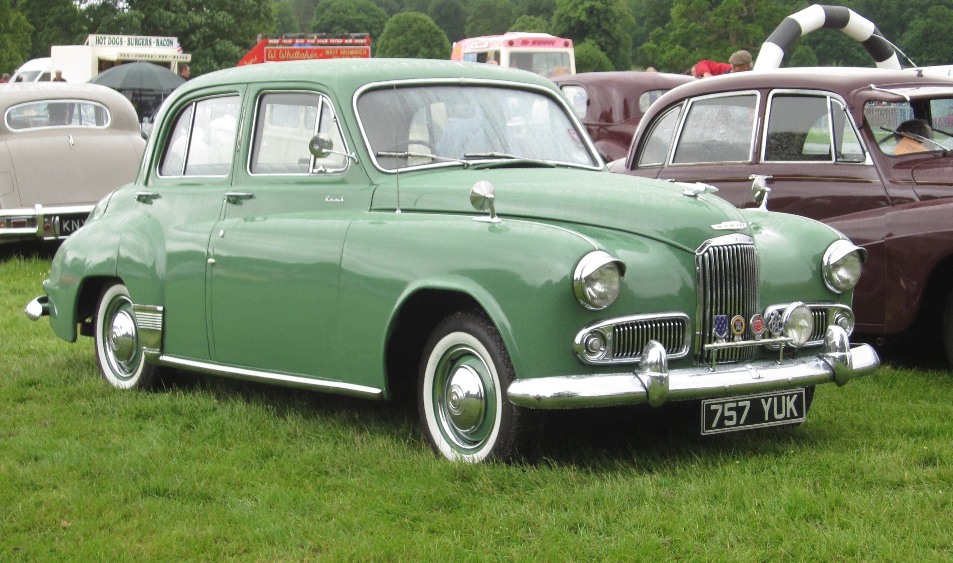 9665292Humber_Hawk_V_registered_February_1954_2267cc.JPG