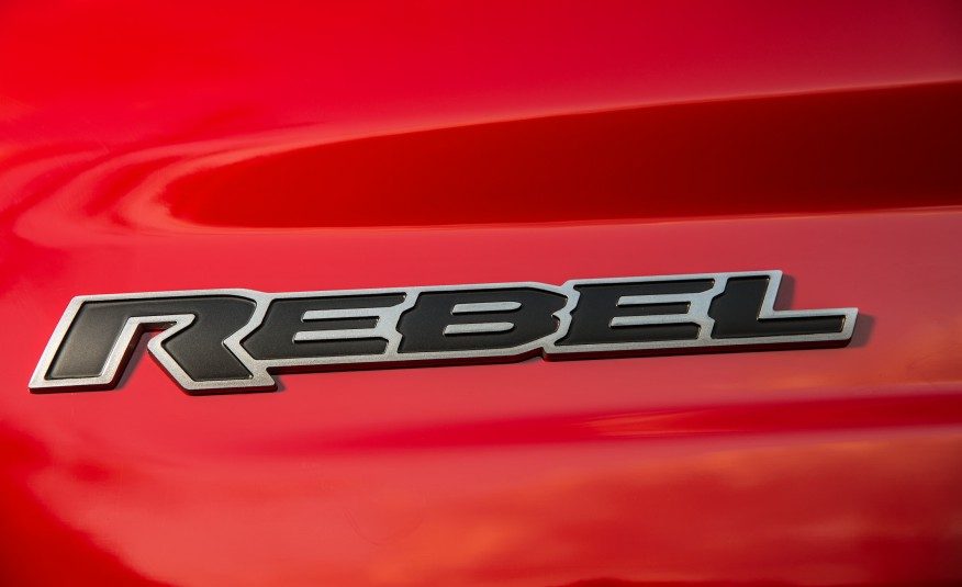 2015-Ram-1500-Rebel-128-876x535.jpg