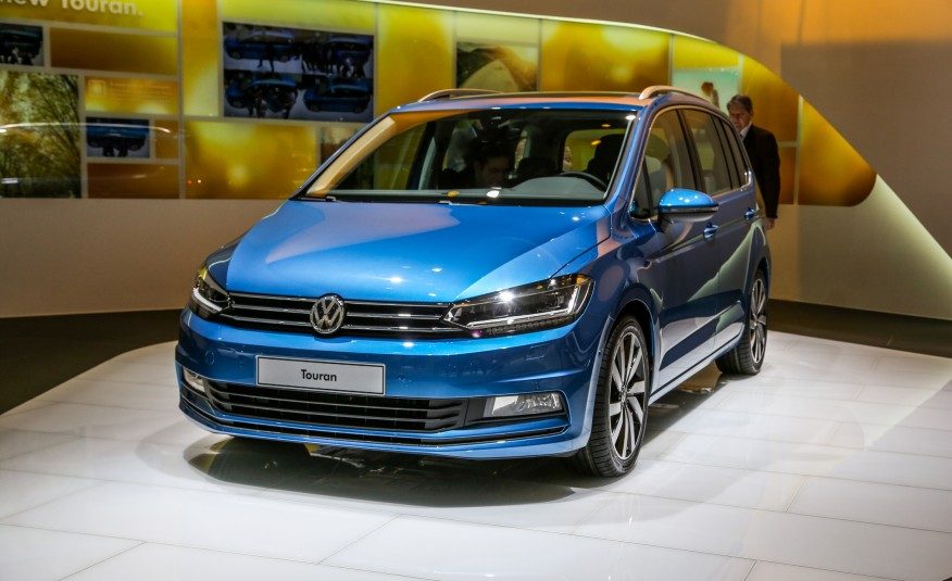 2016-Volkswagen-Touran-103-876x535.jpg