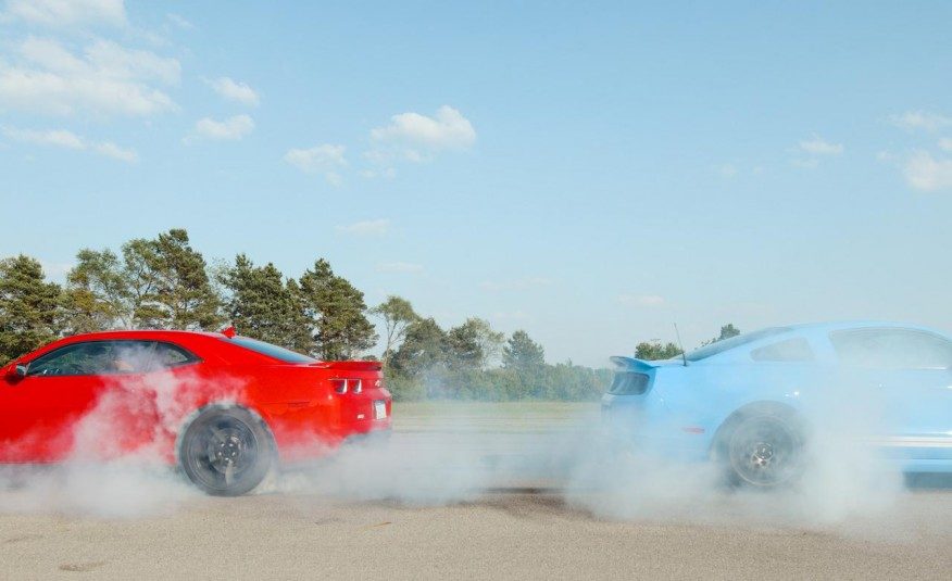 2012-chevrolet-camaro-zl1-and-2013-ford-mustang-shelby-gt500-photo-464826-s-1280x782-876x535.jpg