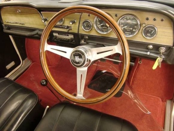 1966_Hino_Contessa_Japan_For_Sale_Interior_resize.jpg