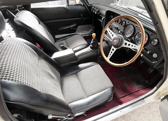 1969_Mazda_Cosmo_L10B_Coupe_For_Sale_Interior._resize.jpg