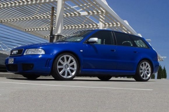 2001_Audi_RS4_Avant_Nogaro_Blue_For_Sale_in_USA_resize.jpg