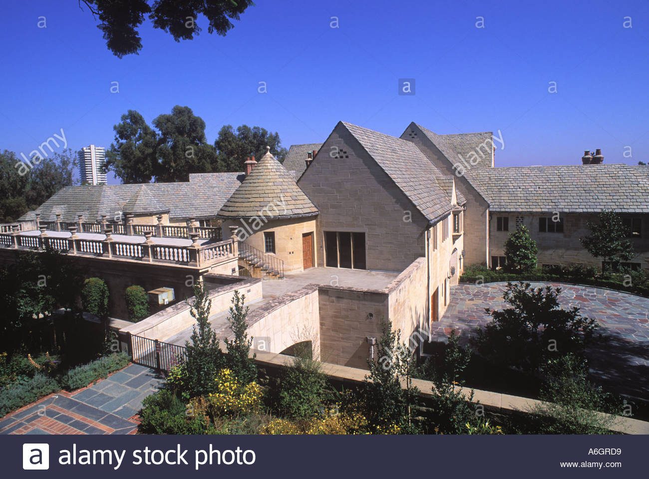 greystone-mansion-greystone-park-beverly-hills-los-angeles-california-A6GRD9.jpg