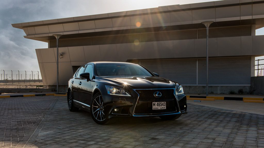 2013-Lexus-LS-460-feat-1.jpg