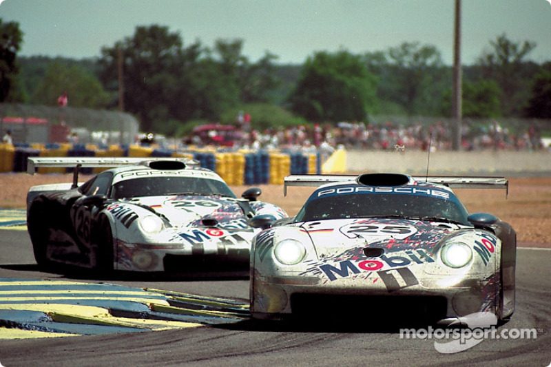 lemans-24-hours-of-le-mans-1996-25-porsche-ag-porsche-911-gt1-hans-stuck-thierry-boutsen-b.jpg