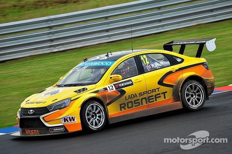 wtcc-termas-de-rio-hondo-2015-robert-huff-lada-sport-rosneft-lada-vesta-wtcc.jpg