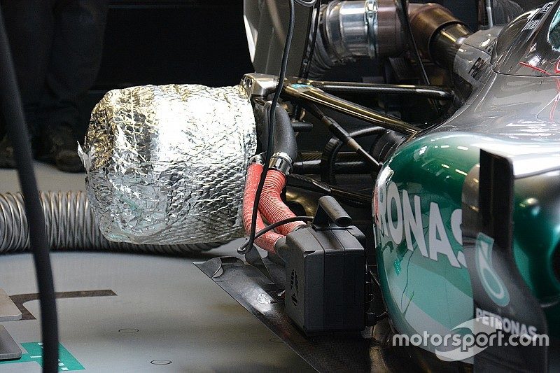 f1-russian-gp-2015-mercedes-brake-warmers.jpg