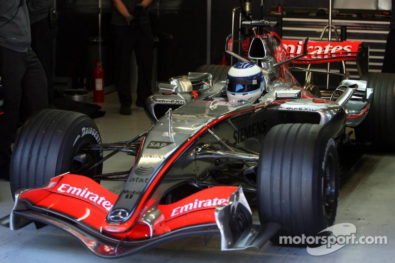 f1-barcelona-november-testing-2006-mika-hakkinen-test-driver-for-mclaren-mercedes.jpg