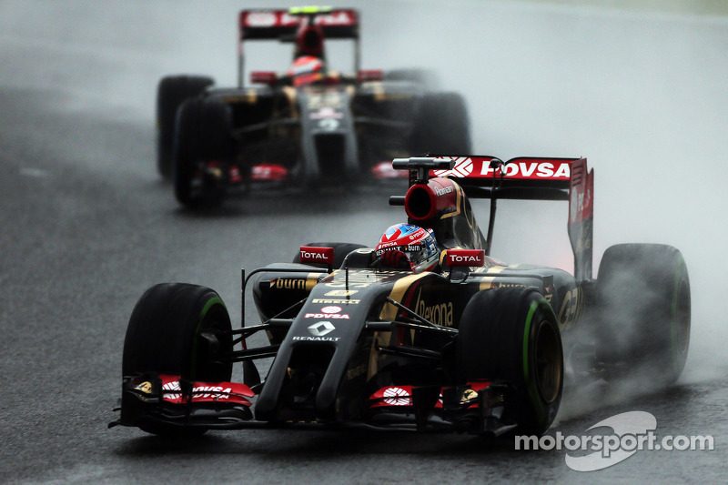 f1-japanese-gp-2014-pastor-maldonado-lotus-f1-e21-leads-team-mate-romain-grosjean-lotus-f1.jpg