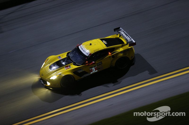 tusc-daytona-24-2015-3-corvette-racing-chevrolet-corvette-c7-r-jan-magnussen-antonio-garci.jpg