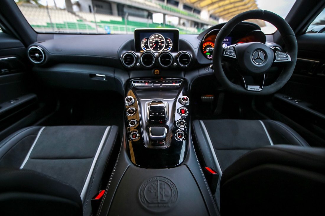 Mercedes-AMG-GT-R-Interior-Malaysia-2017.jpg