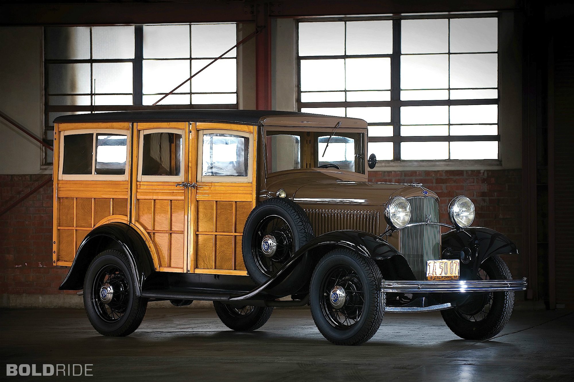 1932-ford-v8-engine-wallpaper-5.jpg