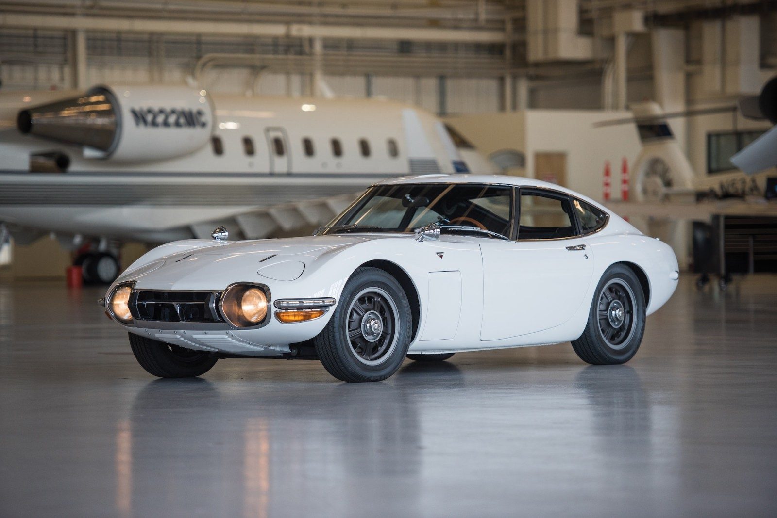 Toyota-2000GT-1600x1068.jpg