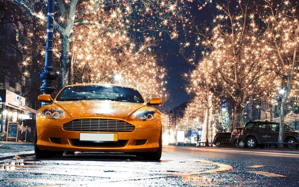 aston-martin-on-a-street-in-christmas-237273-1024x640.jpg