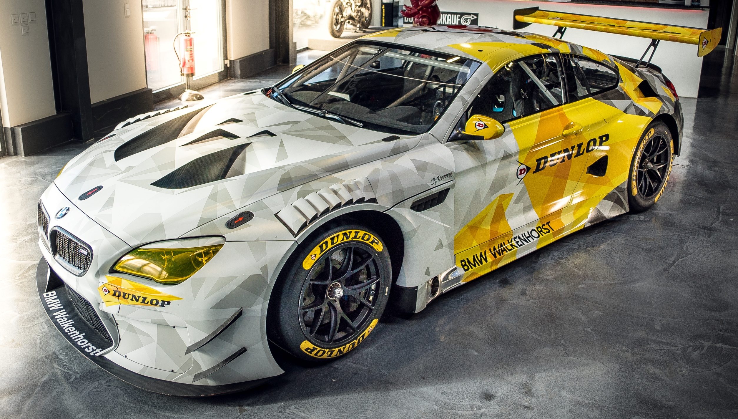 Dunlop-Art-Car-BMW-M6-GT3-Walkenhorst.jpeg