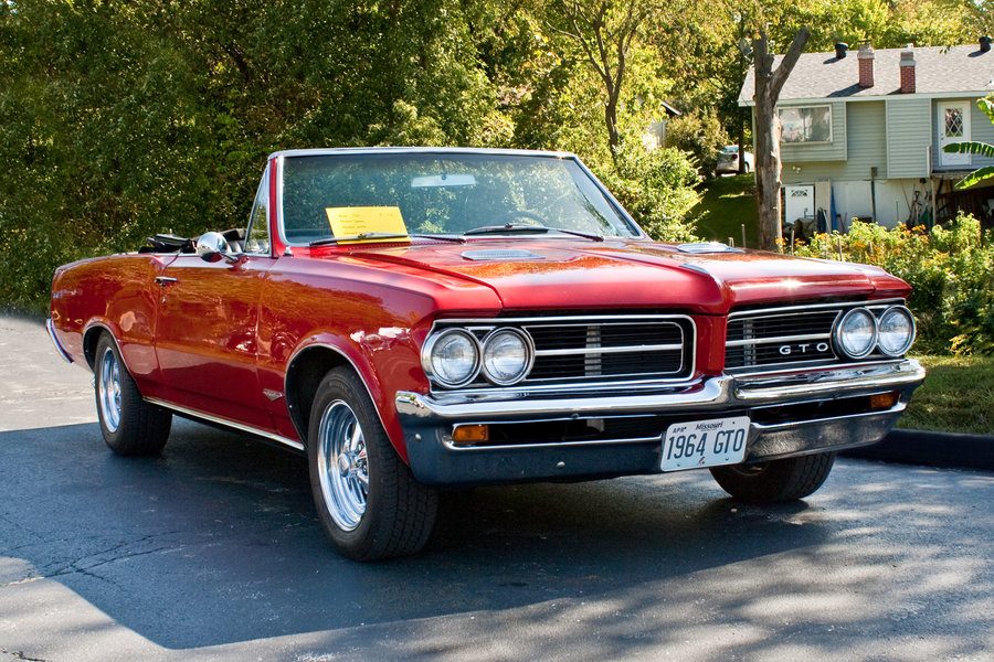 1964_pontiac_gto_by_stormpix-d5q6aeq.jpg