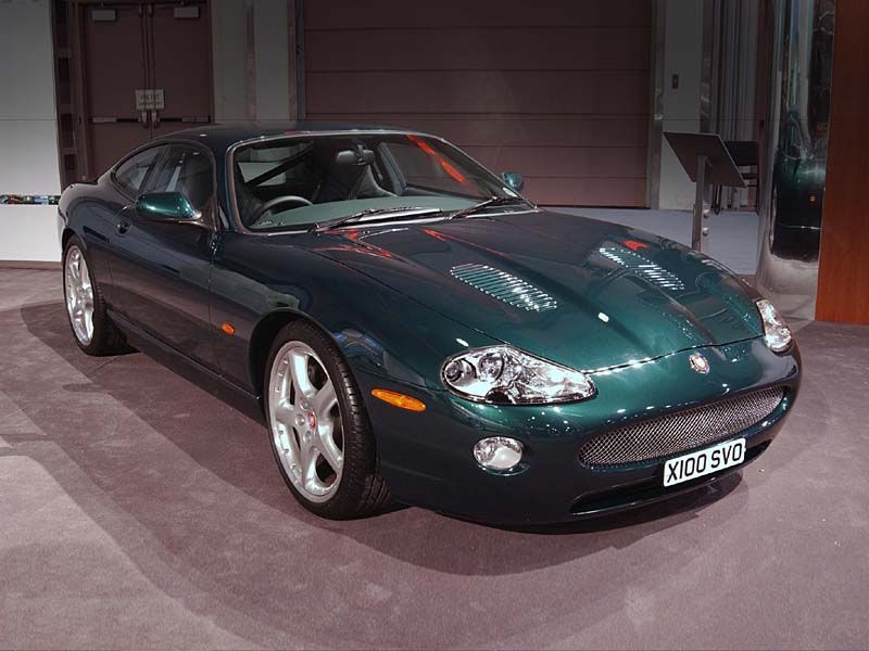 2001_jaguar_xkr_800x600_wallpaper.jpg