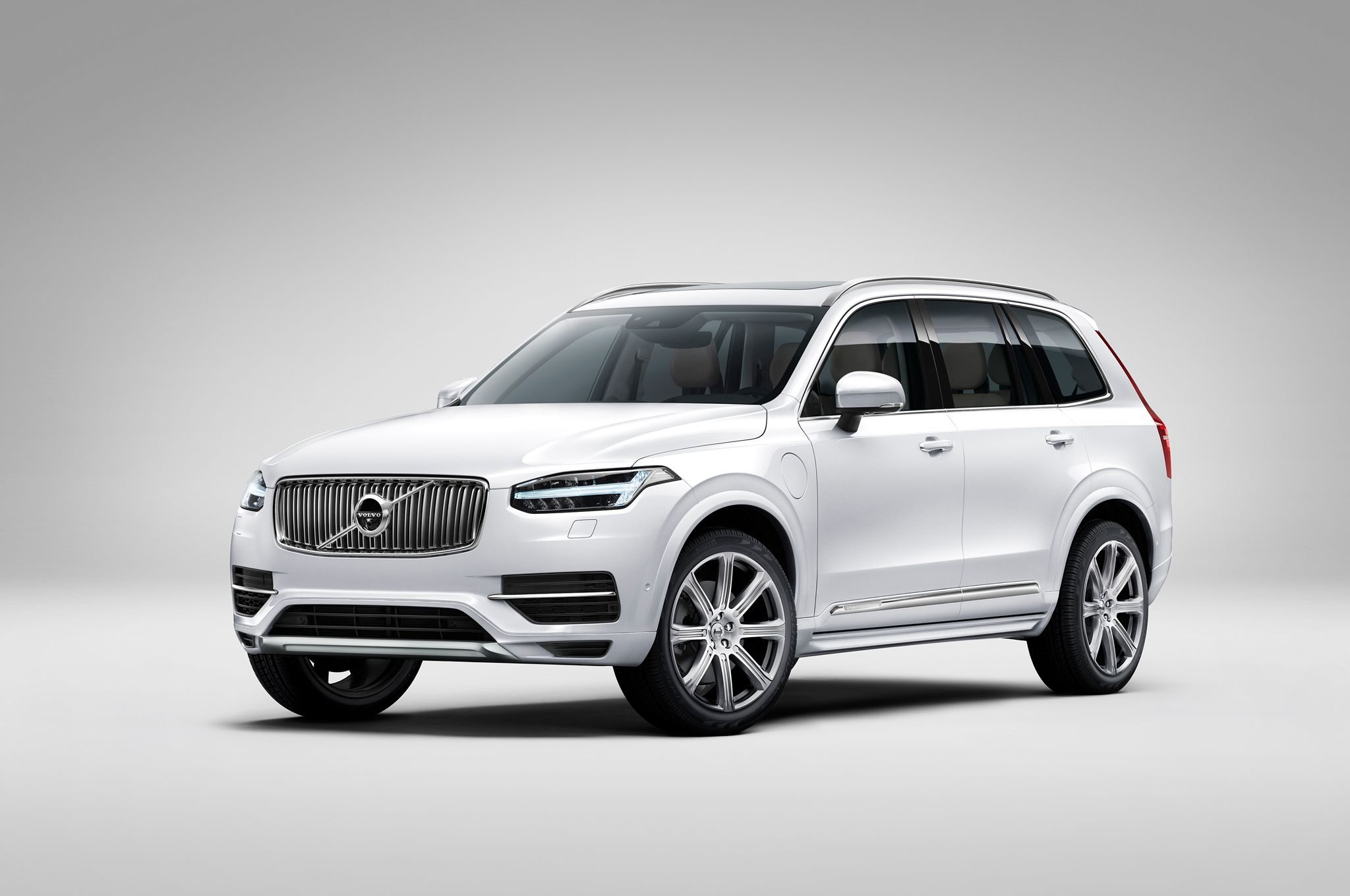 2016-Volvo-XC90-T8-The-Ultimate.jpg