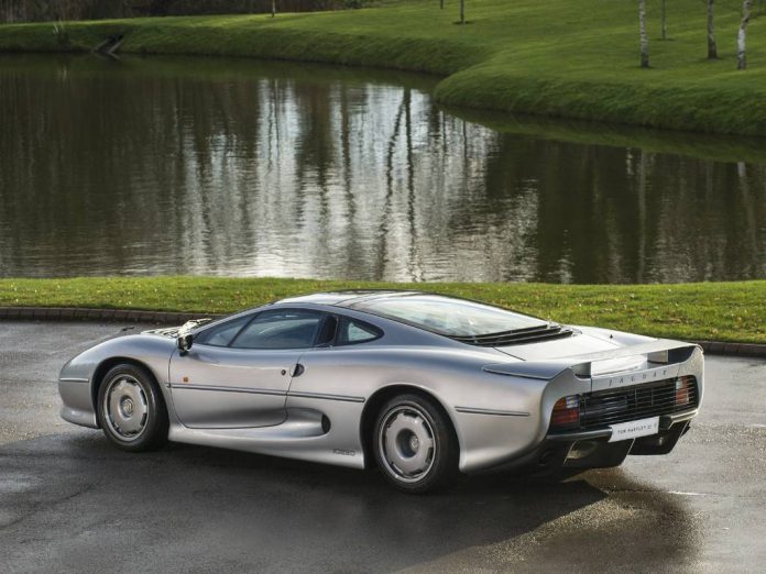 Jaguar-XJ220-3-696x522.jpg