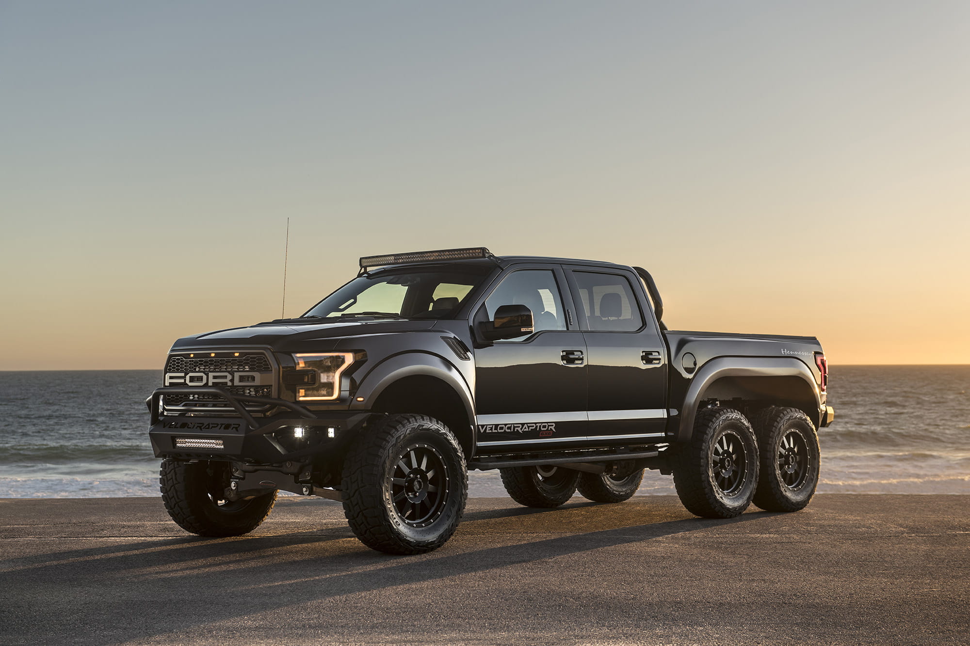 05-hennessey-velociraptor-6x6-min.jpg