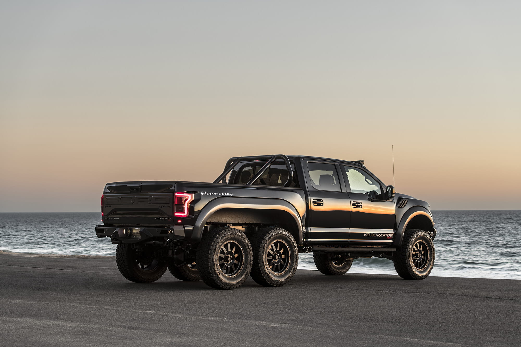 12-hennessey-velociraptor-6x6-min.jpg