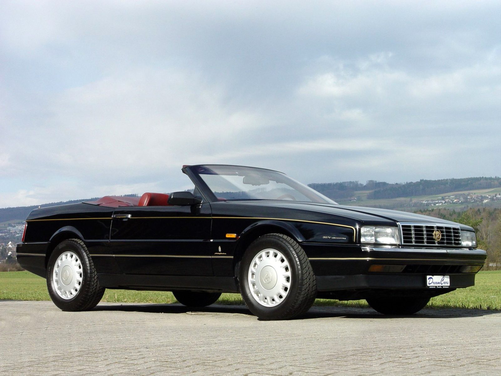 cadillac_allante_eu-spec_1.jpg