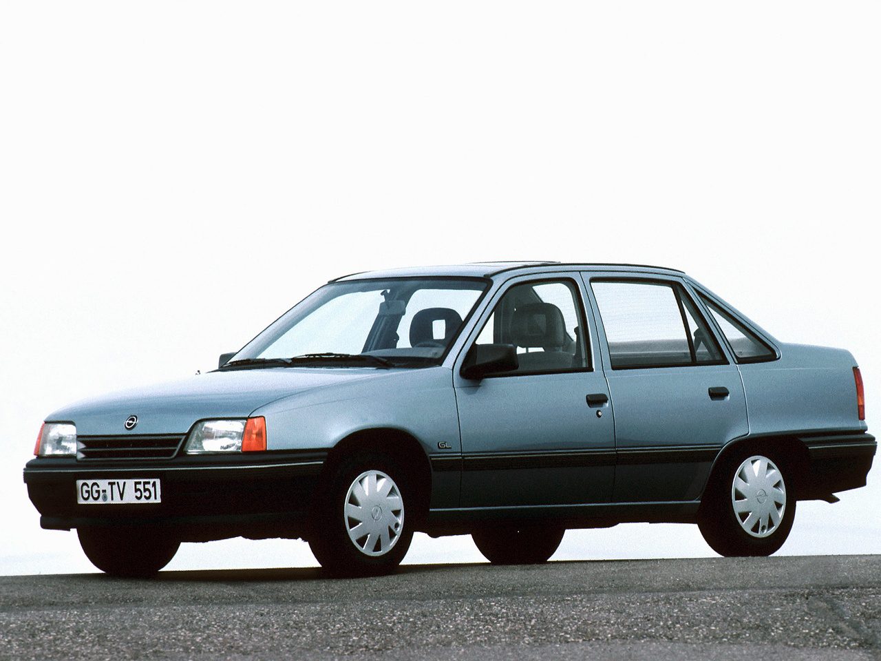 opel_kadett_sedan_1.jpg