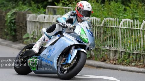 segway-motoczysz-wins-2011-iom-tt-zero-electric-motorcycle-race.jpg