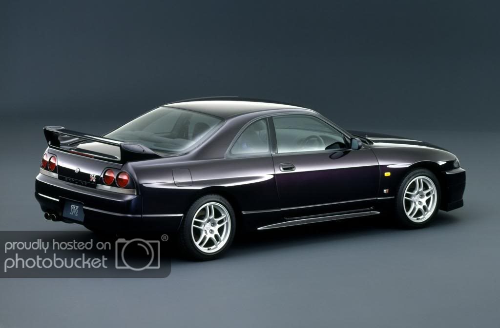 1995-Nissan-Skyline-GT-R-BCNR33_rear.jpg