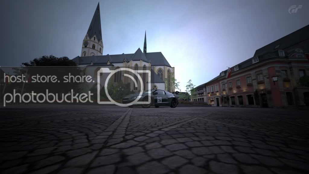 Ahrweiler-TownSquare_2.jpg