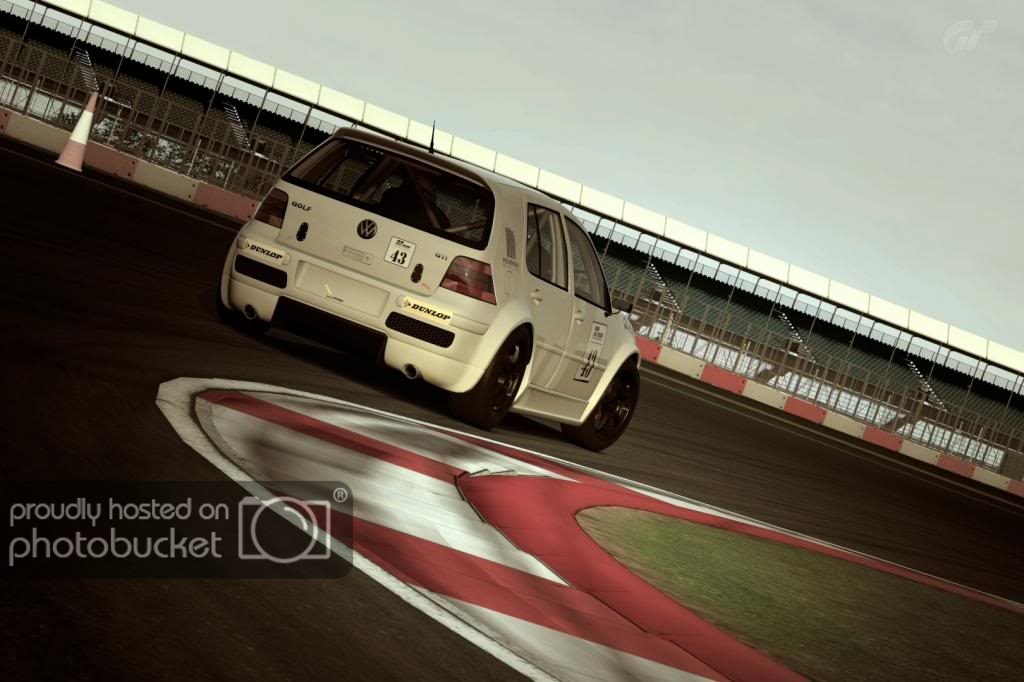 SilverstoneInternationalCircuit_9_zpsd76f70f8.jpg