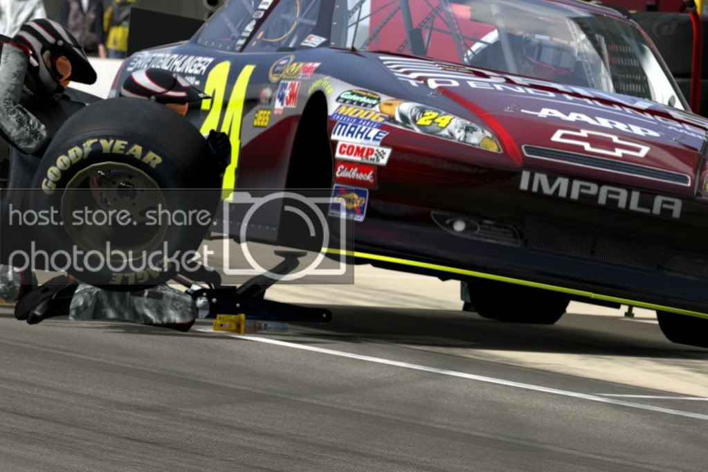 Indy-NASCARPitStop_2.jpg