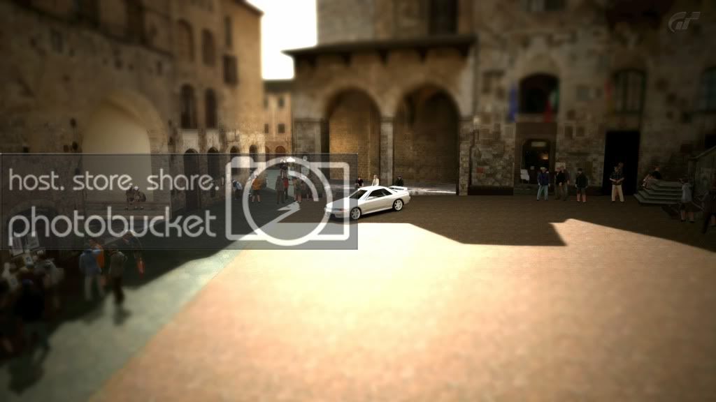 SanGimignano-TownSquare.jpg