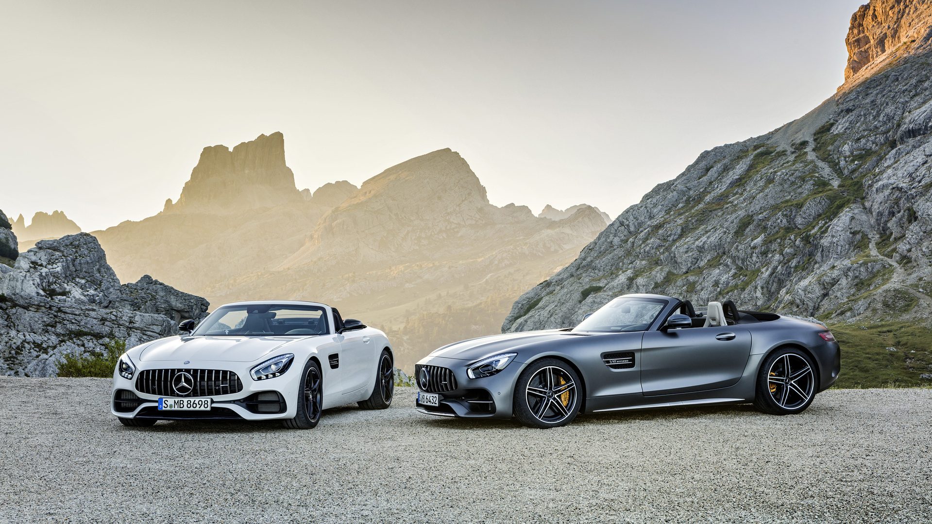 2018-mercedes-amg-gt-roadster.jpg