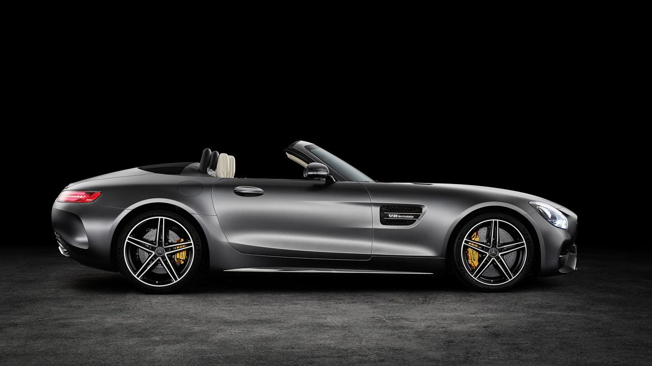 2018-mercedes-amg-gt-roadster.jpg