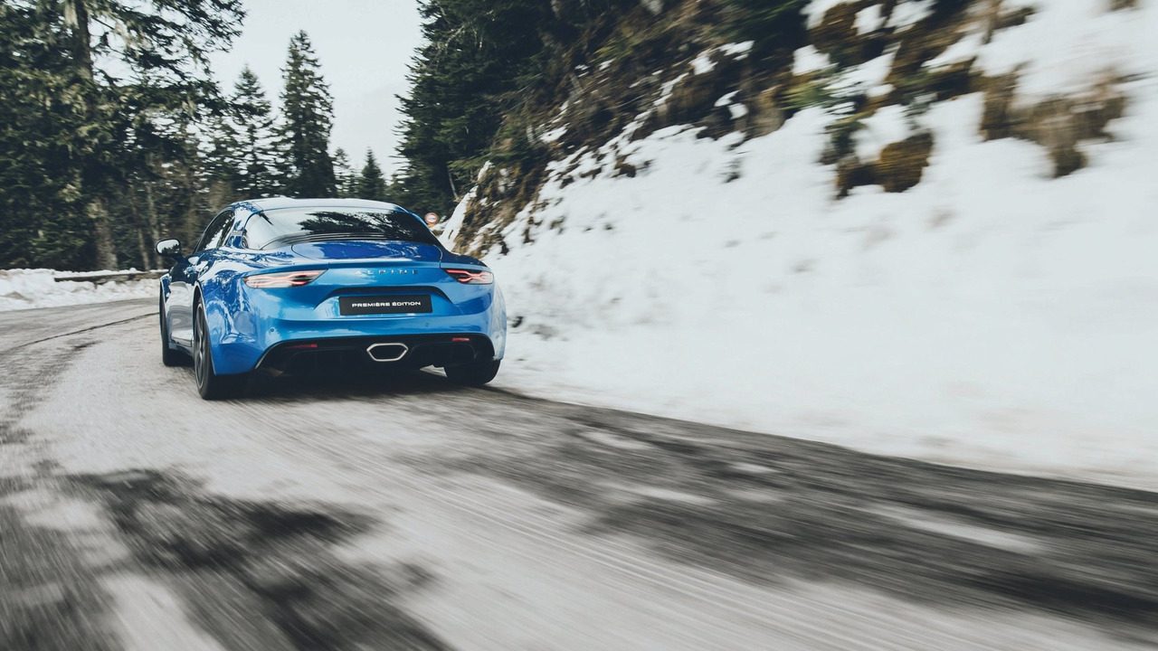 2018-alpine-a110.jpg