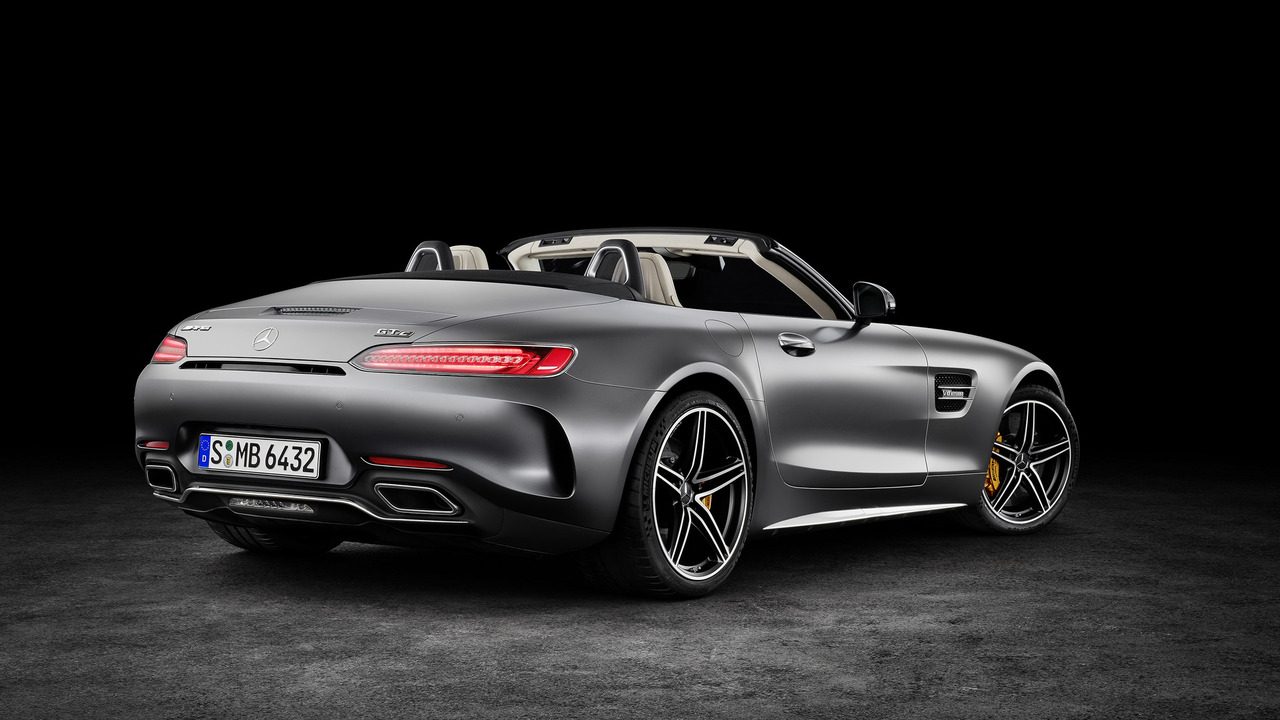 2018-mercedes-amg-gt-roadster.jpg