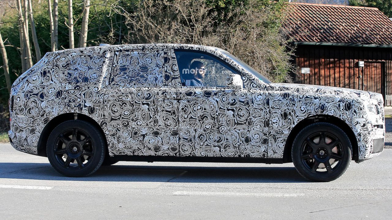 rolls-royce-cullinan-suv-spy-photos.jpg