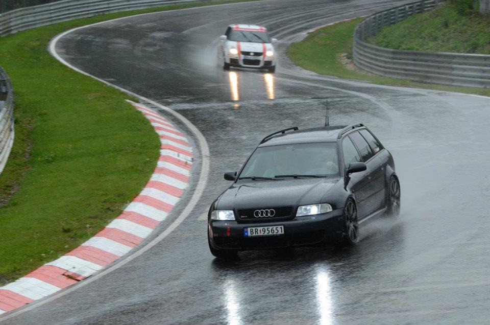 audi-rs4-nurburgring.jpg