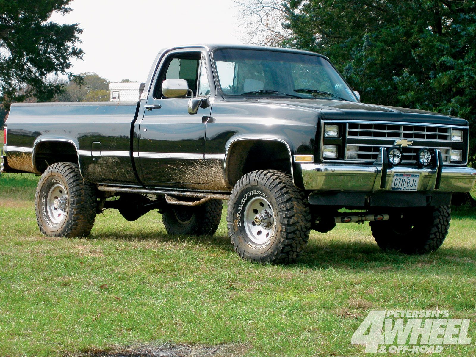 131_1104_04_o+131_1104_april_2011_readers_rides+1986_chevy_k10_side_shot.jpg